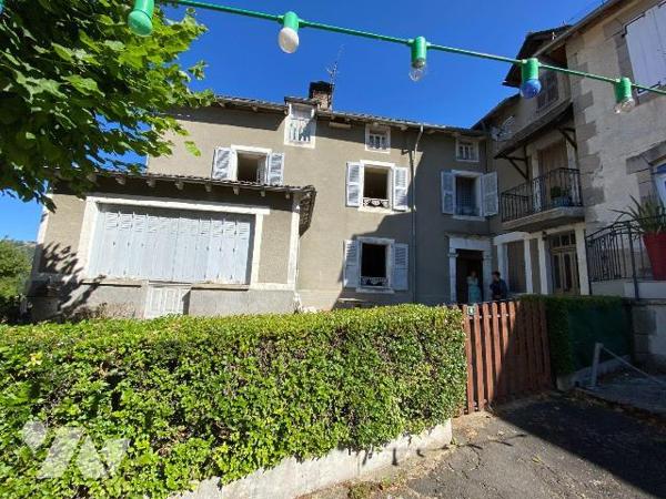 RAULHAC, sur parcelle de 200 m², maison de bourg comprenant sous-sol cave, atelier, garage - RD...