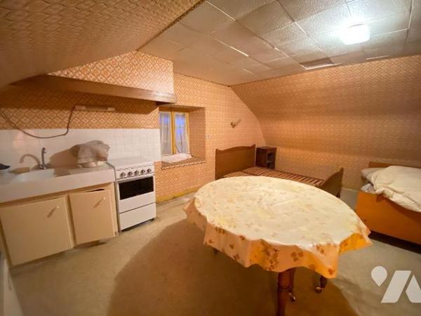 RAULHAC, sur parcelle de 200 m², maison de bourg comprenant sous-sol cave, atelier, garage - RD...