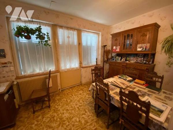 RAULHAC, sur parcelle de 200 m², maison de bourg comprenant sous-sol cave, atelier, garage - RD...