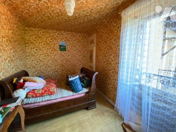 RAULHAC, sur parcelle de 200 m², maison de bourg comprenant sous-sol cave, atelier, garage - RD...