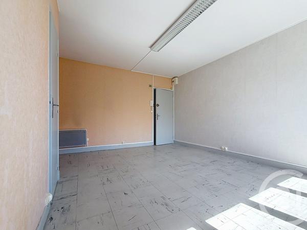 Appartement Local à vendre  1 pièce - 20,45 m 2   GUERET  - 23