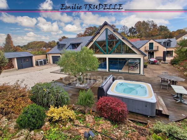 Propriete à vendre 11 pièces LA CHARTRE SUR LE LOIR (72) avec loft, gîte, piscine intérieure et spa – 324 m² habitables – 7 chambres – Terrain de 5 130 m²