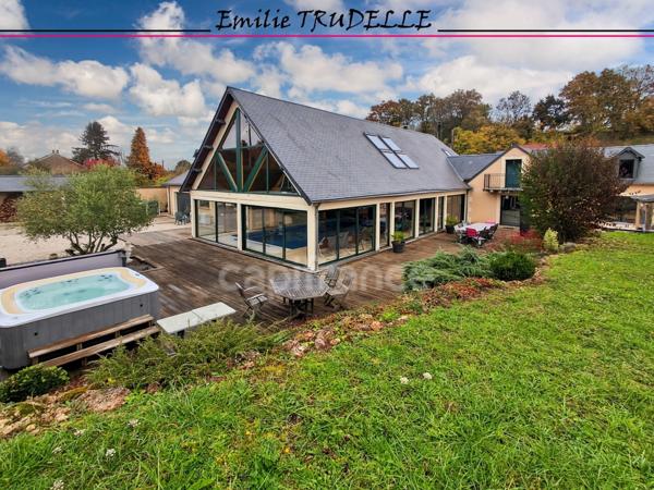 Propriete à vendre 11 pièces LA CHARTRE SUR LE LOIR (72) avec loft, gîte, piscine intérieure et spa – 324 m² habitables – 7 chambres – Terrain de 5 130 m²