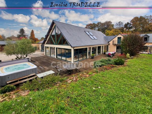 Propriete à vendre 11 pièces LA CHARTRE SUR LE LOIR (72) avec loft, gîte, piscine intérieure et spa – 324 m² habitables – 7 chambres – Terrain de 5 130 m²