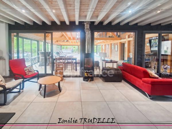 Propriete à vendre 11 pièces LA CHARTRE SUR LE LOIR (72) avec loft, gîte, piscine intérieure et spa – 324 m² habitables – 7 chambres – Terrain de 5 130 m²