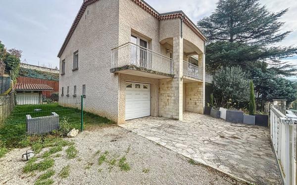 Maison à vendre    7 pièces • 206 m2 Saint-Jean-de-Muzols