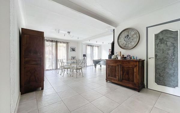 Maison à vendre    7 pièces • 206 m2 Saint-Jean-de-Muzols