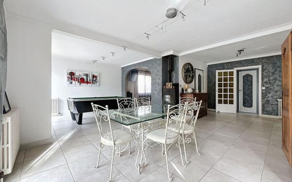 Maison à vendre    7 pièces • 206 m2 Saint-Jean-de-Muzols