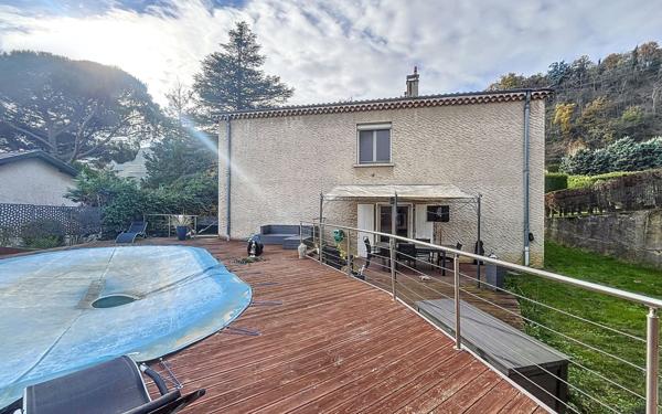 Maison à vendre    7 pièces • 206 m2 Saint-Jean-de-Muzols