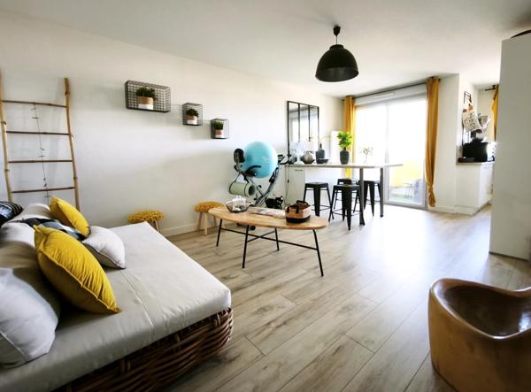 APPARTEMENT T2 AVEC PISCINE - POITIERS BUGELLERIE