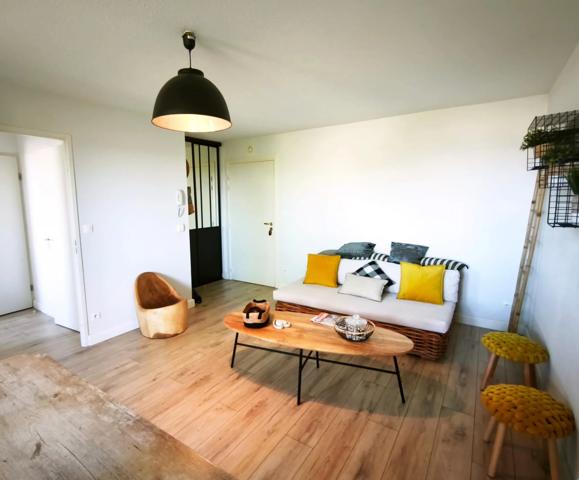 APPARTEMENT T2 AVEC PISCINE - POITIERS BUGELLERIE