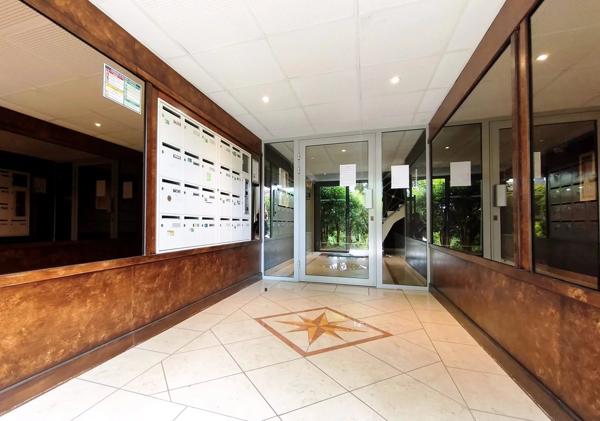 APPARTEMENT T2 AVEC PISCINE - POITIERS BUGELLERIE