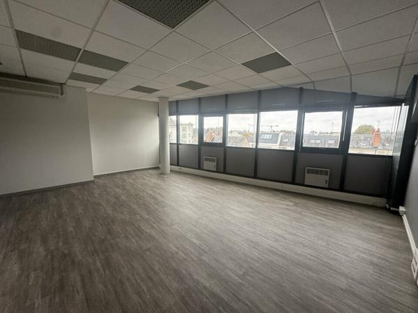 TOURS HYPER CENTRE BUREAUX A VENDRE DE 77 M² AVEC POSSIBILITE DE 2 PARKINGS