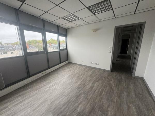 TOURS HYPER CENTRE BUREAUX A VENDRE DE 77 M² AVEC POSSIBILITE DE 2 PARKINGS