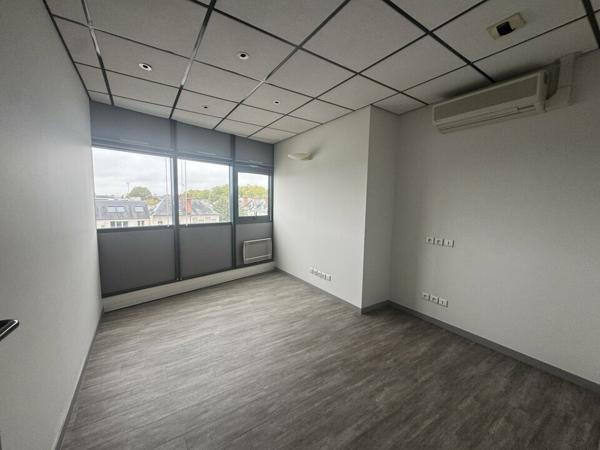TOURS HYPER CENTRE BUREAUX A VENDRE DE 77 M² AVEC POSSIBILITE DE 2 PARKINGS