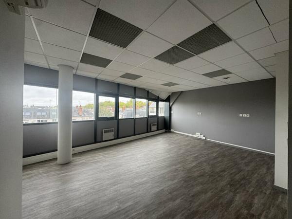 TOURS HYPER CENTRE BUREAUX A VENDRE DE 77 M² AVEC POSSIBILITE DE 2 PARKINGS