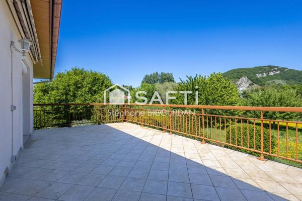 Maison Avanne : 148m², 6 pièces, sous-sol, grenier, 8 ares