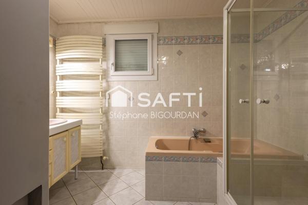 Maison Avanne : 148m², 6 pièces, sous-sol, grenier, 8 ares