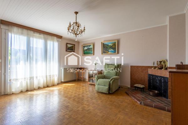 Maison Avanne : 148m², 6 pièces, sous-sol, grenier, 8 ares