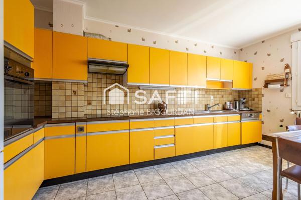 Maison Avanne : 148m², 6 pièces, sous-sol, grenier, 8 ares