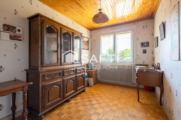 Maison Avanne : 148m², 6 pièces, sous-sol, grenier, 8 ares