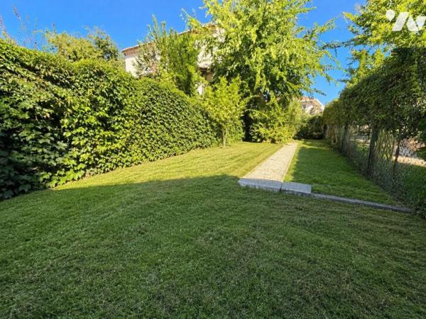 Saint Paul Trois Châteaux, Local Commercial avec Jardinet.
