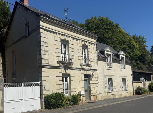 *** Carole MARCHAND *** BSK Immobilier *** vous propose se bien d'exception.

Situé à 400 mètres du centre du village de St Paterne Racan, à 12 minutes de l'autoroute, 30 minutes de Tours, il offre toutes les commodités à pied. (Transport en commun et transports scolaires, écoles maternelle et primaire, pharmacie, boulangerie, épicerie, bar tabac, restaurant, banques, marché le jeudi …)

Propriété de caractère alliant volumes généreux et prestations de qualité. 
Une maison principale de plus de 250 m² à laquelle s'ajoute une maison indépendante d'environ 30 m².

Les amateurs d'espace apprécieront dès l'entrée une belle hauteur sous plafond, 
Une pièce de vie de plus de 50 m²,
Sa véranda donnant sur une cour intimiste, 
Un véritable bar dans une partie semi - troglodyte,
Un bureau, une cuisine aménagée et équipée (novembre 2025) et des WC complètent le rez-de-chaussée.

Au 1er étage vous découvrirez quatre belles chambres, une buanderie avec accès grenier isolé, une salle de bain, une salle de douche et 2 WC indépendants.

A suivre et menant directement vers une terrasse puis au jardin de plus de 1000 m², une suite parentale de 45 m² avec salle d'eau et WC.

La maison indépendante se compose d'une pièce à vivre avec coin cuisine, d'une chambre et 1 salle d'eau avec WC.
Son accès par le jardin permet une mise en location par exemple.

Cette demeure en pierre de tuffeau à su évoluer et se moderniser au fil du temps.
Les points forts ; 
- 5 chambres dans la maison principale + 1 dans la dépendance
- Nombreux rangements ; dans chaque chambre un grand placard
- Travaux récents (Isolation, sol, cuisine, salle de bain)
- Menuiseries PVC double vitrage
- Volets roulants électriques
- Aspirateur centralisé

Les extérieurs ;
- 2 caves dont 1 utilisée en garage (2 ou 3 véhicules)
- Un atelier
- Terrain de pétanque
- Jardin clos et paysagé

Tout à l'égout, chauffage fioul

.