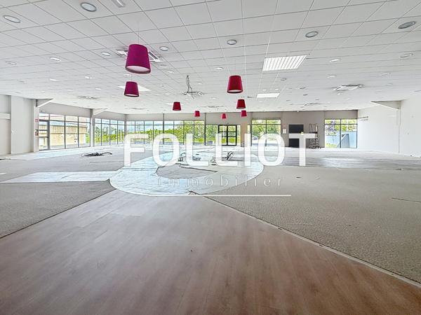 Local commercial Saint Lo 1268 m2
