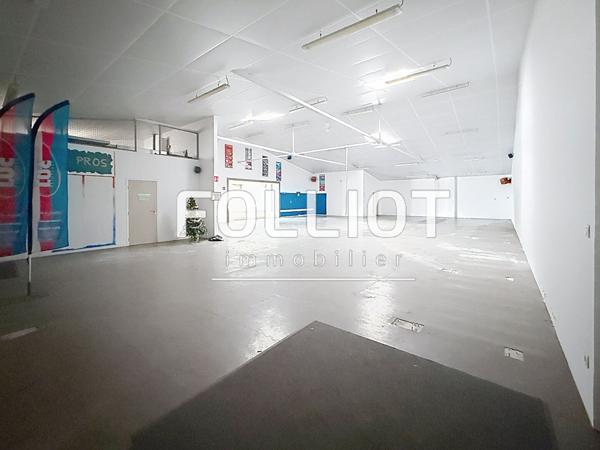 Local commercial Saint Lo 1268 m2