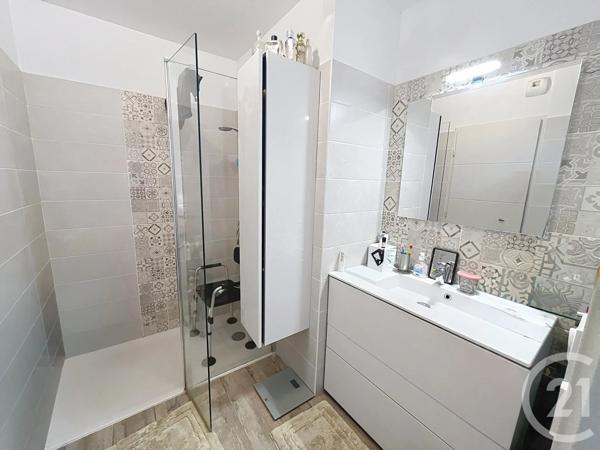 Appartement T3 à vendre  3 pièces - 67,24 m 2   CAVALAIRE SUR MER  - 83