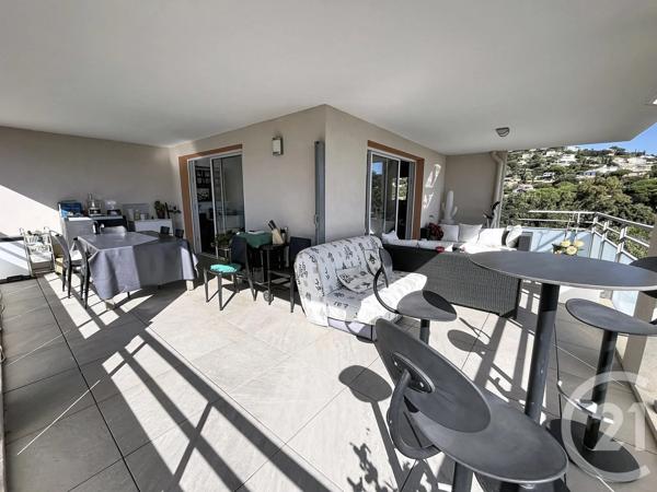 Appartement T3 à vendre  3 pièces - 67,24 m 2   CAVALAIRE SUR MER  - 83