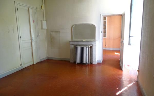 Immeuble à vendre    8 pièces • 541,18 m2 Forcalquier