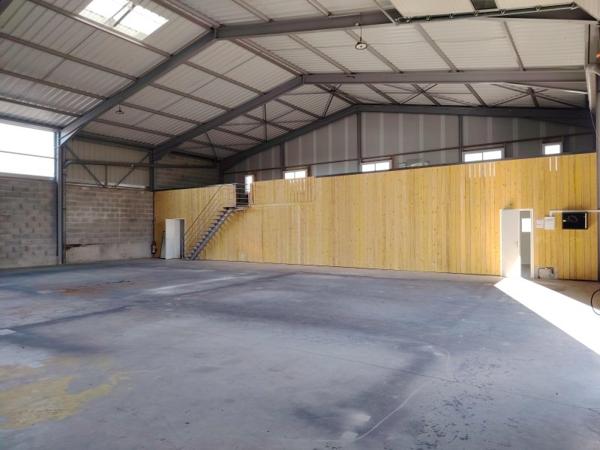 Location / Local Industriel / Bâtiment