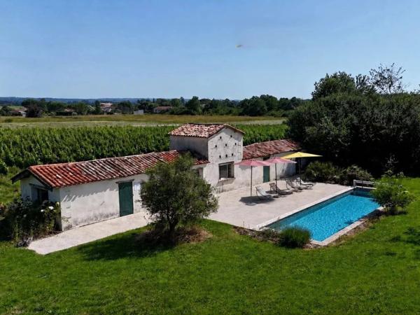 Ferme de style périgordien avec opportunités commerciales