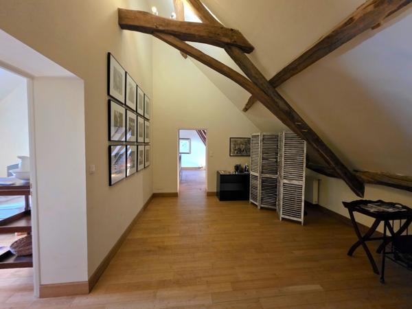 Ferme de style périgordien avec opportunités commerciales