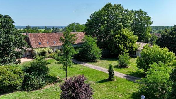 Ferme de style périgordien avec opportunités commerciales