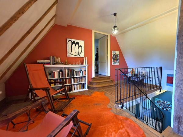 Ferme de style périgordien avec opportunités commerciales