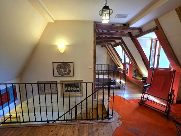 Ferme de style périgordien avec opportunités commerciales
