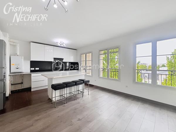 Situé au 3 étage d’une résidence moderne et sécurisée datant de 2013, cet appartement 3 pièces vous séduira par sa luminosité, son
emplacement privilégié et son agencement optimisé.

Idéalement placé en plein centre-ville de SERRIS, à seulement 20 minutes à pied de Disneyland Paris, ce bien rare vous offre un quotidien
pratique et agréable :

Au pied de la résidence : boulangerie, restaurants, deux arrêts de bus, commerces de proximité, Place Toscane, etc.
À 10 minutes à pied du RER A, 500 m du lycée Émile du Châtelet, à 2 minutes du Val d’Europe et de la Vallée Village.
L’appartement se compose de :
• Une entrée avec placard
• Deux grands chambres
• Une salle de bain
• Un WC séparé
• Un grand séjour lumineux avec cuisine ouverte, aménagée et équipée

• Résidence récente (2013) avec ascenseur
• Appartement lumineux avec une vue degagéé et sans vis-à-vis
• Une place de parking en sous-sol sécurisé
• Environnement calme et verdoyant
• Proximité immédiate de toutes les commodités
Un bien idéal en résidence principale comme en investissement patrimonial, dans l’un des secteurs les plus recherchés du secteur.
Contactez-moi dès aujourd’hui pour une visite !