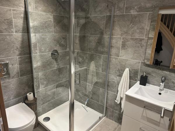 Maison rénovée avec 5 chambres plus un terrain à batir