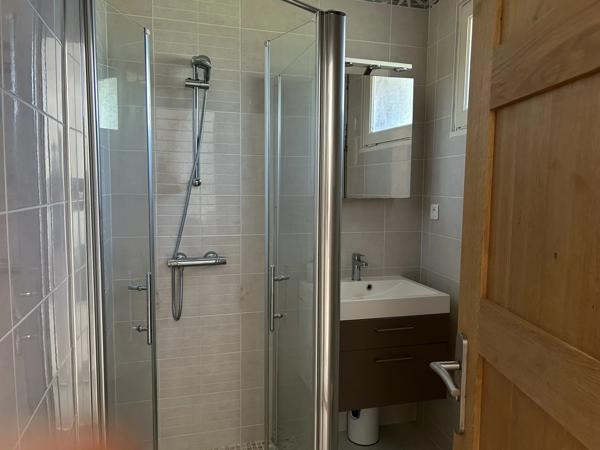 Maison rénovée avec 5 chambres plus un terrain à batir