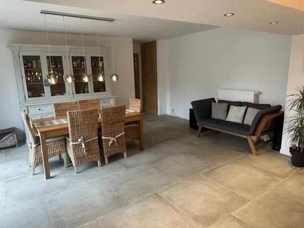 Maison rénovée avec 5 chambres plus un terrain à batir