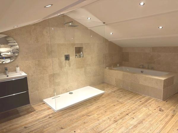 Maison rénovée avec 5 chambres plus un terrain à batir