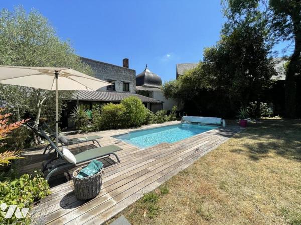 20 MN ANGERS OUEST MAISON FAMILIALE RENOVEE AVEC JARDIN ET PISCINE