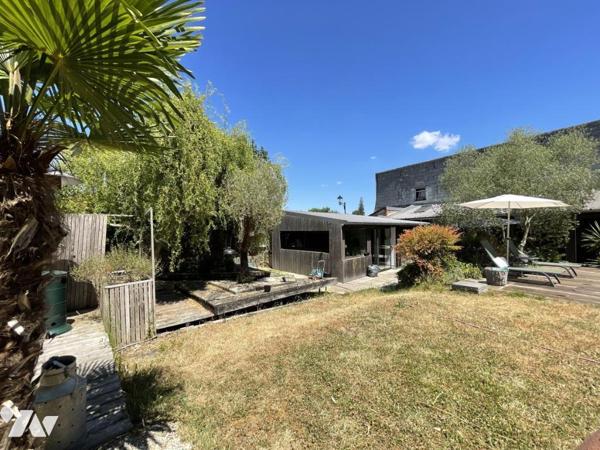 20 MN ANGERS OUEST MAISON FAMILIALE RENOVEE AVEC JARDIN ET PISCINE