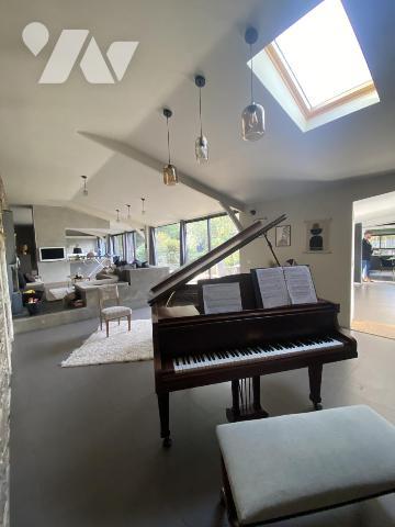 20 MN ANGERS OUEST MAISON FAMILIALE RENOVEE AVEC JARDIN ET PISCINE