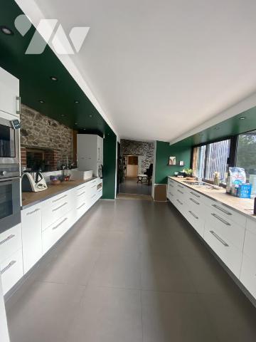 20 MN ANGERS OUEST MAISON FAMILIALE RENOVEE AVEC JARDIN ET PISCINE