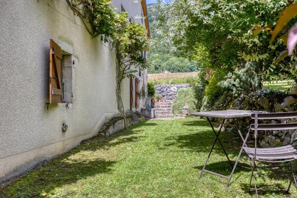 Elégante Maison familiale avec piscine et vue imprenable sur le Jura - 5 pièces ECHENEVEX (01)