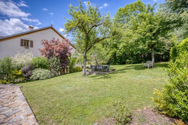 Elégante Maison familiale avec piscine et vue imprenable sur le Jura - 5 pièces ECHENEVEX (01)