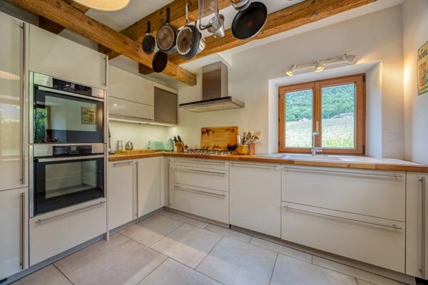 Elégante Maison familiale avec piscine et vue imprenable sur le Jura - 5 pièces ECHENEVEX (01)